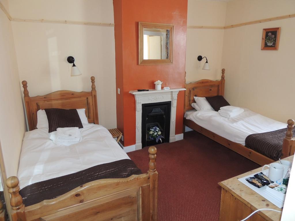 Railway Hotel Faversham Room photo
