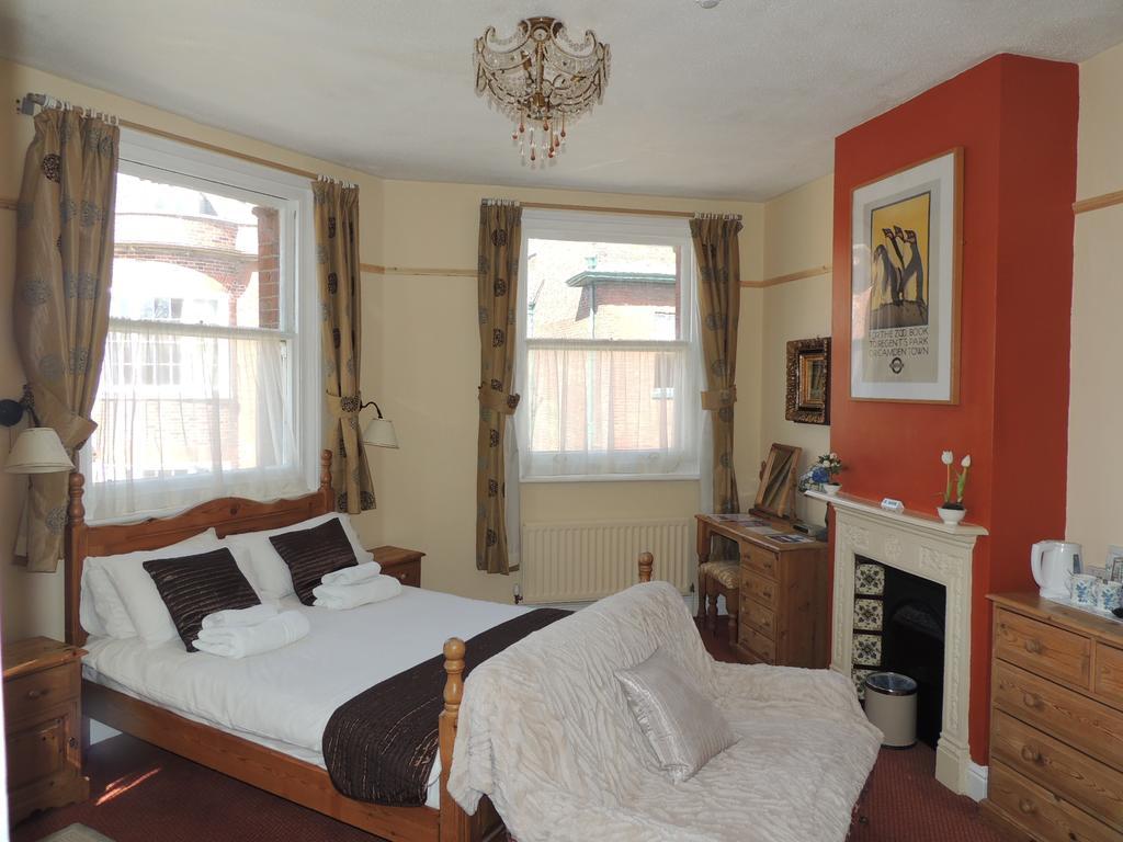 Railway Hotel Faversham Room photo