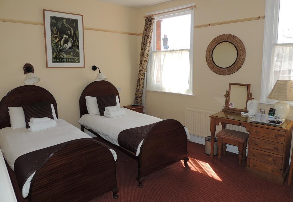 Railway Hotel Faversham Room photo